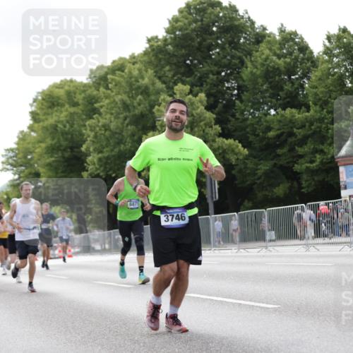 29.06.2025 - hella hamburg halbmarathon Jannik Wohlers http://msf.ph/oto/8148031 29.06.2025 10:11:51 Lombardsbrücke 1062, 1790, 1850, 2661, 3746, 5176, 6871, 7474, 9253, 9405, 9705, 10685, 11509, 11525, 11581, 13171, 14060, 14196, 14313, 14863, 14868, 15137, 16379, 16976, 18429, 18655 meine-sportfotos.de