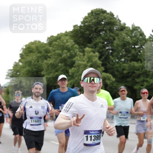 29.06.2025 - hella hamburg halbmarathon Jannik Wohlers http://msf.ph/oto/8148043 29.06.2025 10:48:54 Lombardsbrücke 1525, 2067, 2395, 2527, 2541, 2713, 2927, 3070, 3183, 3232, 3383, 4403, 4525, 4527, 4589, 4769, 4809, 5106, 5118, 5463, 6979, 6989, 7301, 7931, 7936, 8549, 9245, 9261, 10033, 10038, 10130, 10333, 10479, 10782, 10785, 11031, 11192, 11558, 11681, 12010, 12380, 12664, 12669, 13564, 13565, 14080, 14081, 15057, 15176, 15411, 15530, 16012, 16436, 16759, 17085, 17089, 17287, 17315, 17647, 17964, 18453, 18470 meine-sportfotos.de