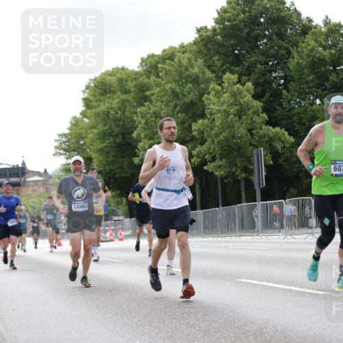 29.06.2025 - hella hamburg halbmarathon Jannik Wohlers http://msf.ph/oto/8148051 29.06.2025 10:11:53 Lombardsbrücke 1062, 1790, 1850, 2661, 3746, 4499, 5176, 6822, 6871, 6966, 7474, 9253, 9405, 9705, 10685, 11509, 11525, 14060, 14196, 14313, 14863, 14868, 15137, 16379, 18429 meine-sportfotos.de