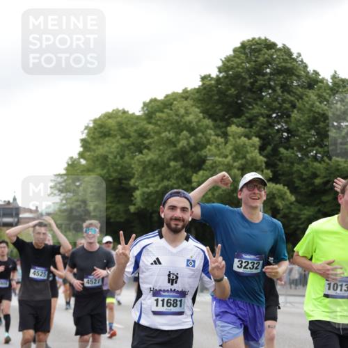 29.06.2025 - hella hamburg halbmarathon Jannik Wohlers http://msf.ph/oto/8148059 29.06.2025 10:48:54 Lombardsbrücke 1525, 2067, 2395, 2527, 2541, 2713, 2927, 3070, 3183, 3232, 3383, 4403, 4525, 4527, 4589, 4769, 4809, 5106, 5118, 5463, 6979, 6989, 7301, 7931, 7936, 8549, 9245, 9261, 10033, 10038, 10130, 10333, 10479, 10782, 10785, 11031, 11192, 11558, 11681, 12010, 12380, 12664, 12669, 13564, 13565, 14080, 14081, 15057, 15176, 15411, 15530, 16012, 16436, 16759, 17085, 17089, 17287, 17315, 17647, 17964, 18453, 18470 meine-sportfotos.de