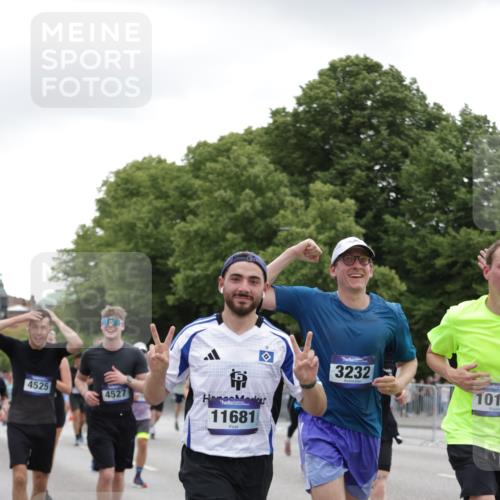 29.06.2025 - hella hamburg halbmarathon Jannik Wohlers http://msf.ph/oto/8148069 29.06.2025 10:48:55 Lombardsbrücke 1525, 2067, 2395, 2527, 2541, 2713, 2927, 3070, 3183, 3232, 3383, 4403, 4525, 4527, 4589, 4769, 4809, 5106, 5118, 5463, 6979, 6989, 7301, 7650, 7931, 7936, 8549, 9245, 9261, 10033, 10038, 10130, 10333, 10479, 10782, 10785, 11031, 11192, 11558, 11681, 12010, 12664, 12669, 13564, 13565, 14080, 14081, 14389, 14390, 15057, 15176, 15411, 15530, 16436, 16759, 17085, 17089, 17287, 17315, 17647, 17964, 18453, 18470 meine-sportfotos.de