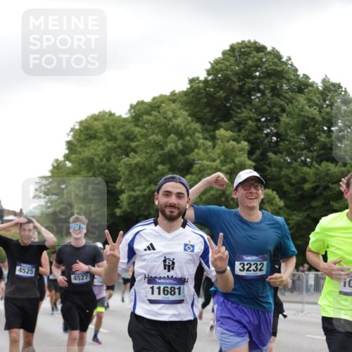 29.06.2025 - hella hamburg halbmarathon Jannik Wohlers http://msf.ph/oto/8148074 29.06.2025 10:48:55 Lombardsbrücke 1525, 2067, 2395, 2527, 2541, 2713, 2927, 3070, 3183, 3232, 3383, 4403, 4525, 4527, 4589, 4769, 4809, 5106, 5118, 5463, 6979, 6989, 7301, 7650, 7931, 7936, 8549, 9245, 9261, 10033, 10038, 10130, 10333, 10479, 10782, 10785, 11031, 11192, 11558, 11681, 12010, 12664, 12669, 13564, 13565, 14080, 14081, 14389, 14390, 15057, 15176, 15411, 15530, 16436, 16759, 17085, 17089, 17287, 17315, 17647, 17964, 18453, 18470 meine-sportfotos.de