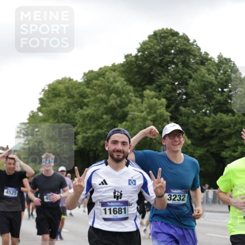 29.06.2025 - hella hamburg halbmarathon Jannik Wohlers http://msf.ph/oto/8148082 29.06.2025 10:48:55 Lombardsbrücke 1525, 2067, 2395, 2527, 2541, 2713, 2927, 3070, 3183, 3232, 3383, 4403, 4525, 4527, 4589, 4769, 4809, 5106, 5118, 5463, 6979, 6989, 7301, 7650, 7931, 7936, 8549, 9245, 9261, 10033, 10038, 10130, 10333, 10479, 10782, 10785, 11031, 11192, 11558, 11681, 12010, 12664, 12669, 13564, 13565, 14080, 14081, 14389, 14390, 15057, 15176, 15411, 15530, 16436, 16759, 17085, 17089, 17287, 17315, 17647, 17964, 18453, 18470 meine-sportfotos.de