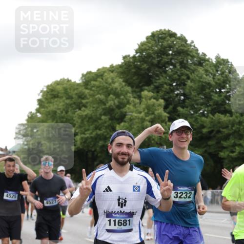 29.06.2025 - hella hamburg halbmarathon Jannik Wohlers http://msf.ph/oto/8148087 29.06.2025 10:48:55 Lombardsbrücke 1525, 2067, 2395, 2527, 2541, 2713, 2927, 3070, 3183, 3232, 3383, 4403, 4525, 4527, 4589, 4769, 4809, 5106, 5118, 5463, 6979, 6989, 7301, 7650, 7931, 7936, 8549, 9245, 9261, 10033, 10038, 10130, 10333, 10479, 10782, 10785, 11031, 11192, 11558, 11681, 12010, 12664, 12669, 13564, 13565, 14080, 14081, 14389, 14390, 15057, 15176, 15411, 15530, 16436, 16759, 17085, 17089, 17287, 17315, 17647, 17964, 18453, 18470 meine-sportfotos.de