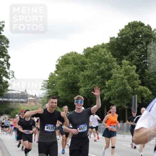 29.06.2025 - hella hamburg halbmarathon Jannik Wohlers http://msf.ph/oto/8148096 29.06.2025 10:48:56 Lombardsbrücke 1525, 1625, 2067, 2395, 2527, 2541, 2713, 2927, 3070, 3183, 3232, 3383, 3943, 4403, 4525, 4527, 4589, 4769, 4809, 5106, 5118, 5463, 6979, 6989, 7301, 7650, 7931, 7936, 8549, 9245, 9261, 10033, 10038, 10130, 10333, 10479, 10782, 10785, 11031, 11558, 11681, 12010, 12664, 12669, 13564, 13565, 14080, 14081, 14389, 14390, 15057, 16436, 16759, 17085, 17089, 17287, 17315, 17647, 17964, 18453, 18470 meine-sportfotos.de