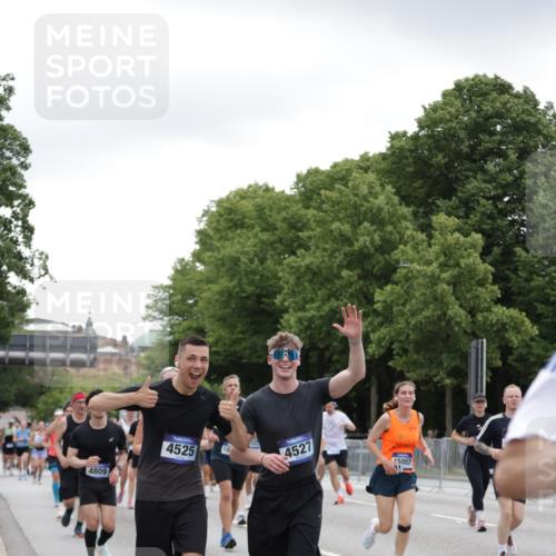 29.06.2025 - hella hamburg halbmarathon Jannik Wohlers http://msf.ph/oto/8148101 29.06.2025 10:48:56 Lombardsbrücke 1525, 1625, 2067, 2395, 2527, 2541, 2713, 2927, 3070, 3183, 3232, 3383, 3943, 4403, 4525, 4527, 4589, 4769, 4809, 5106, 5118, 5463, 6979, 6989, 7301, 7650, 7931, 7936, 8549, 9245, 9261, 10033, 10038, 10130, 10333, 10479, 10782, 10785, 11031, 11558, 11681, 12010, 12664, 12669, 13564, 13565, 14080, 14081, 14389, 14390, 15057, 16436, 16759, 17085, 17089, 17287, 17315, 17647, 17964, 18453, 18470 meine-sportfotos.de