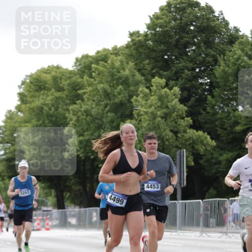 29.06.2025 - hella hamburg halbmarathon Jannik Wohlers http://msf.ph/oto/8148117 29.06.2025 10:12:00 Lombardsbrücke 1610, 1785, 1850, 2661, 2963, 2964, 3182, 3248, 3262, 3746, 4453, 4499, 4554, 5166, 5176, 5597, 5598, 6822, 6871, 6966, 7014, 7474, 9253, 9254, 9405, 10581, 10685, 11509, 14313, 14863, 14868, 16379, 16473, 18493 meine-sportfotos.de