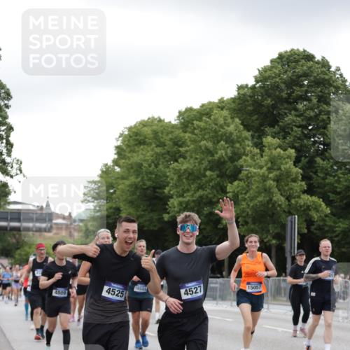 29.06.2025 - hella hamburg halbmarathon Jannik Wohlers http://msf.ph/oto/8148121 29.06.2025 10:48:56 Lombardsbrücke 1525, 1625, 2067, 2395, 2527, 2541, 2713, 2927, 3070, 3183, 3232, 3383, 3943, 4403, 4525, 4527, 4589, 4769, 4809, 5106, 5118, 5463, 6979, 6989, 7301, 7650, 7931, 7936, 8549, 9245, 9261, 10033, 10038, 10130, 10333, 10479, 10782, 10785, 11031, 11558, 11681, 12010, 12664, 12669, 13564, 13565, 14080, 14081, 14389, 14390, 15057, 16436, 16759, 17085, 17089, 17287, 17315, 17647, 17964, 18453, 18470 meine-sportfotos.de