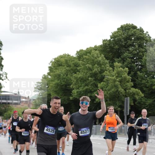 29.06.2025 - hella hamburg halbmarathon Jannik Wohlers http://msf.ph/oto/8148134 29.06.2025 10:48:56 Lombardsbrücke 1525, 1625, 2067, 2395, 2527, 2541, 2713, 2927, 3070, 3183, 3232, 3383, 3943, 4403, 4525, 4527, 4589, 4769, 4809, 5106, 5118, 5463, 6979, 6989, 7301, 7650, 7931, 7936, 8549, 9245, 9261, 10033, 10038, 10130, 10333, 10479, 10782, 10785, 11031, 11558, 11681, 12010, 12664, 12669, 13564, 13565, 14080, 14081, 14389, 14390, 15057, 16436, 16759, 17085, 17089, 17287, 17315, 17647, 17964, 18453, 18470 meine-sportfotos.de