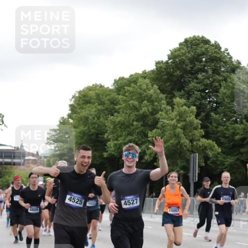 29.06.2025 - hella hamburg halbmarathon Jannik Wohlers http://msf.ph/oto/8148147 29.06.2025 10:48:56 Lombardsbrücke 1525, 1625, 2067, 2395, 2527, 2541, 2713, 2927, 3070, 3183, 3232, 3383, 3943, 4403, 4525, 4527, 4589, 4769, 4809, 5106, 5118, 5463, 6979, 6989, 7301, 7650, 7931, 7936, 8549, 9245, 9261, 10033, 10038, 10130, 10333, 10479, 10782, 10785, 11031, 11558, 11681, 12010, 12664, 12669, 13564, 13565, 14080, 14081, 14389, 14390, 15057, 16436, 16759, 17085, 17089, 17287, 17315, 17647, 17964, 18453, 18470 meine-sportfotos.de
