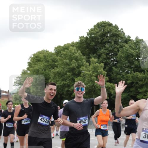 29.06.2025 - hella hamburg halbmarathon Jannik Wohlers http://msf.ph/oto/8148184 29.06.2025 10:48:56 Lombardsbrücke 1525, 1625, 2067, 2395, 2527, 2541, 2713, 2927, 3070, 3183, 3232, 3383, 3943, 4403, 4525, 4527, 4589, 4769, 4809, 5106, 5118, 5463, 6979, 6989, 7301, 7650, 7931, 7936, 8549, 9245, 9261, 10033, 10038, 10130, 10333, 10479, 10782, 10785, 11031, 11558, 11681, 12010, 12664, 12669, 13564, 13565, 14080, 14081, 14389, 14390, 15057, 16436, 16759, 17085, 17089, 17287, 17315, 17647, 17964, 18453, 18470 meine-sportfotos.de