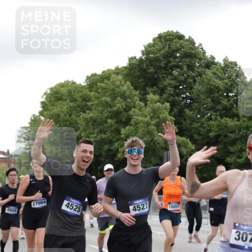 29.06.2025 - hella hamburg halbmarathon Jannik Wohlers http://msf.ph/oto/8148189 29.06.2025 10:48:57 Lombardsbrücke 1525, 1625, 2067, 2395, 2527, 2541, 2927, 3070, 3183, 3232, 3383, 3943, 4403, 4525, 4527, 4589, 4769, 4809, 5106, 5463, 6191, 6989, 7301, 7650, 7931, 7936, 8549, 9245, 9261, 10033, 10038, 10130, 10333, 10479, 10782, 10785, 11558, 11681, 12669, 13564, 13565, 14080, 14081, 14389, 14390, 15057, 16436, 16759, 17085, 17089, 17287, 17315, 17647, 17964, 18453, 18470 meine-sportfotos.de