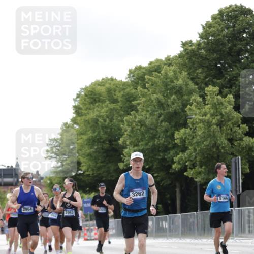 29.06.2025 - hella hamburg halbmarathon Jannik Wohlers http://msf.ph/oto/8148190 29.06.2025 10:12:01 Lombardsbrücke 1610, 1785, 1850, 2661, 2963, 2964, 3182, 3248, 3262, 3746, 4453, 4499, 4554, 5166, 5176, 5597, 5598, 6822, 6871, 6966, 7014, 7474, 9253, 9254, 9405, 10581, 10685, 11509, 14313, 14863, 14868, 16379, 16473, 18493 meine-sportfotos.de