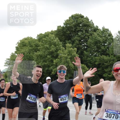 29.06.2025 - hella hamburg halbmarathon Jannik Wohlers http://msf.ph/oto/8148194 29.06.2025 10:48:57 Lombardsbrücke 1525, 1625, 2067, 2395, 2527, 2541, 2927, 3070, 3183, 3232, 3383, 3943, 4403, 4525, 4527, 4589, 4769, 4809, 5106, 5463, 6191, 6989, 7301, 7650, 7931, 7936, 8549, 9245, 9261, 10033, 10038, 10130, 10333, 10479, 10782, 10785, 11558, 11681, 12669, 13564, 13565, 14080, 14081, 14389, 14390, 15057, 16436, 16759, 17085, 17089, 17287, 17315, 17647, 17964, 18453, 18470 meine-sportfotos.de