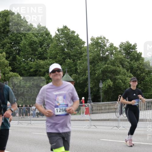 29.06.2025 - hella hamburg halbmarathon Jannik Wohlers http://msf.ph/oto/8148198 29.06.2025 10:49:00 Lombardsbrücke 1525, 1625, 1805, 2067, 2527, 2541, 2668, 2927, 3070, 3183, 3232, 3383, 3943, 4525, 4527, 4589, 4769, 4809, 5106, 5463, 6191, 6989, 7301, 7650, 7931, 7936, 8549, 9245, 9261, 10033, 10038, 10130, 10333, 10479, 10782, 10785, 11558, 11631, 11681, 12669, 13564, 13565, 14389, 14390, 15057, 15412, 16436, 16759, 17085, 17089, 17287, 17315, 17647, 17964, 18453, 18470, 18586 meine-sportfotos.de
