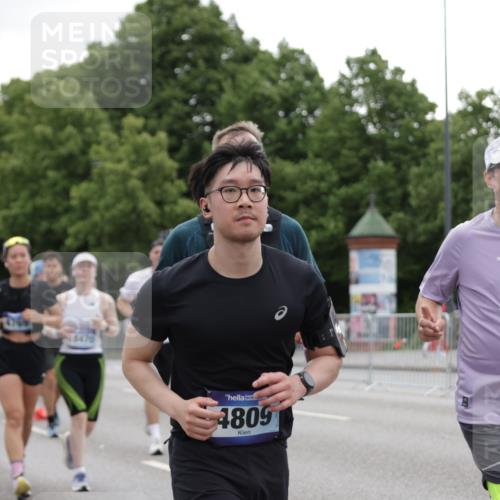 29.06.2025 - hella hamburg halbmarathon Jannik Wohlers http://msf.ph/oto/8148222 29.06.2025 10:49:00 Lombardsbrücke 1525, 1625, 1805, 2067, 2527, 2541, 2668, 2927, 3070, 3183, 3232, 3383, 3943, 4525, 4527, 4589, 4769, 4809, 5106, 5463, 6191, 6989, 7301, 7650, 7931, 7936, 8549, 9245, 9261, 10033, 10038, 10130, 10333, 10479, 10782, 10785, 11558, 11631, 11681, 12669, 13564, 13565, 14389, 14390, 15057, 15412, 16436, 16759, 17085, 17089, 17287, 17315, 17647, 17964, 18453, 18470, 18586 meine-sportfotos.de