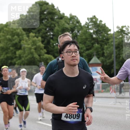 29.06.2025 - hella hamburg halbmarathon Jannik Wohlers http://msf.ph/oto/8148230 29.06.2025 10:49:01 Lombardsbrücke 1525, 1625, 1805, 2067, 2527, 2541, 2668, 2927, 3070, 3183, 3232, 3383, 3943, 4525, 4527, 4589, 4769, 4809, 5106, 5463, 6191, 6989, 7301, 7650, 7931, 7936, 8549, 9245, 9261, 10033, 10038, 10130, 10333, 10479, 11558, 11631, 11681, 12669, 13564, 13565, 14389, 14390, 15057, 15412, 16436, 16944, 17085, 17089, 17315, 17647, 17964, 18470, 18586, 19247 meine-sportfotos.de