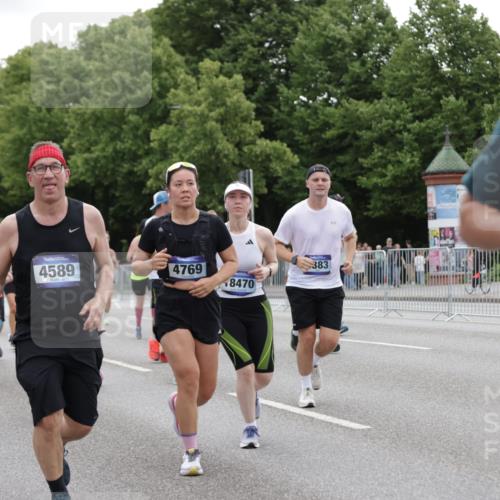 29.06.2025 - hella hamburg halbmarathon Jannik Wohlers http://msf.ph/oto/8148234 29.06.2025 10:49:01 Lombardsbrücke 1525, 1625, 1805, 2067, 2527, 2541, 2668, 2927, 3070, 3183, 3232, 3383, 3943, 4525, 4527, 4589, 4769, 4809, 5106, 5463, 6191, 6989, 7301, 7650, 7931, 7936, 8549, 9245, 9261, 10033, 10038, 10130, 10333, 10479, 11558, 11631, 11681, 12669, 13564, 13565, 14389, 14390, 15057, 15412, 16436, 16944, 17085, 17089, 17315, 17647, 17964, 18470, 18586, 19247 meine-sportfotos.de