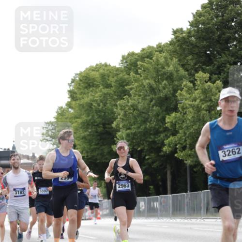 29.06.2025 - hella hamburg halbmarathon Jannik Wohlers http://msf.ph/oto/8148243 29.06.2025 10:12:03 Lombardsbrücke 1610, 1785, 1850, 2661, 2963, 2964, 3182, 3248, 3262, 3746, 4453, 4499, 4554, 5166, 5176, 5597, 5598, 6822, 6871, 6966, 7014, 9254, 9405, 10581, 10685, 11509, 14863, 14868, 15369, 16379, 16473, 18493 meine-sportfotos.de