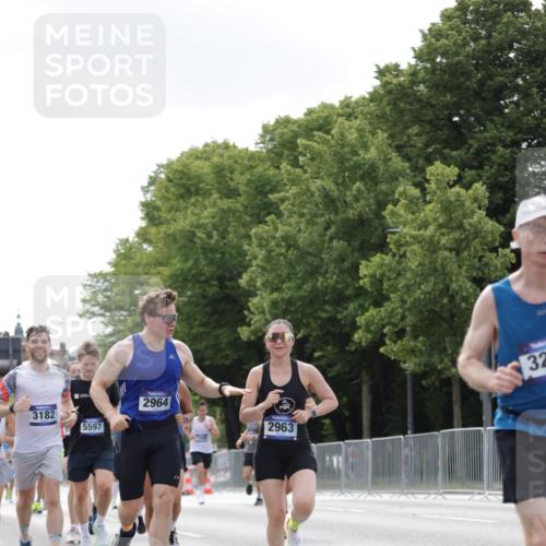 29.06.2025 - hella hamburg halbmarathon Jannik Wohlers http://msf.ph/oto/8148261 29.06.2025 10:12:03 Lombardsbrücke 1610, 1785, 1850, 2661, 2963, 2964, 3182, 3248, 3262, 3746, 4453, 4499, 4554, 5166, 5176, 5597, 5598, 6822, 6871, 6966, 7014, 9254, 9405, 10581, 10685, 11509, 14863, 14868, 15369, 16379, 16473, 18493 meine-sportfotos.de