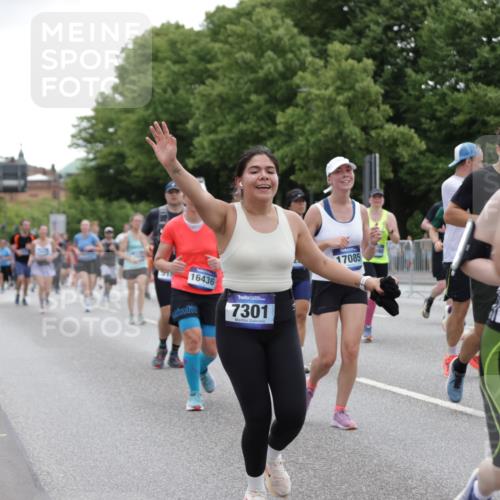 29.06.2025 - hella hamburg halbmarathon Jannik Wohlers http://msf.ph/oto/8148265 29.06.2025 10:49:03 Lombardsbrücke 1525, 1625, 1805, 2067, 2527, 2541, 2668, 2927, 3070, 3183, 3232, 3383, 3943, 4525, 4527, 4589, 4769, 4809, 5106, 5463, 6191, 6989, 7301, 7650, 7936, 8549, 9245, 9261, 10033, 10130, 10333, 10479, 11558, 11631, 12669, 13915, 13942, 14137, 14389, 14390, 14529, 15057, 15412, 16436, 16944, 17085, 17089, 17964, 18470, 18586, 19071, 19247 meine-sportfotos.de