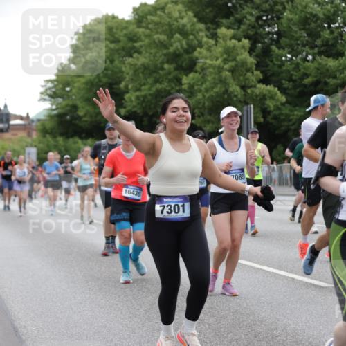 29.06.2025 - hella hamburg halbmarathon Jannik Wohlers http://msf.ph/oto/8148270 29.06.2025 10:49:03 Lombardsbrücke 1525, 1625, 1805, 2067, 2527, 2541, 2668, 2927, 3070, 3183, 3232, 3383, 3943, 4525, 4527, 4589, 4769, 4809, 5106, 5463, 6191, 6989, 7301, 7650, 7936, 8549, 9245, 9261, 10033, 10130, 10333, 10479, 11558, 11631, 12669, 13915, 13942, 14137, 14389, 14390, 14529, 15057, 15412, 16436, 16944, 17085, 17089, 17964, 18470, 18586, 19071, 19247 meine-sportfotos.de