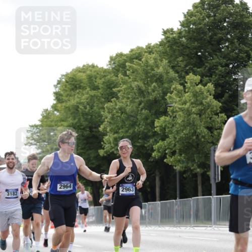 29.06.2025 - hella hamburg halbmarathon Jannik Wohlers http://msf.ph/oto/8148271 29.06.2025 10:12:03 Lombardsbrücke 1610, 1785, 1850, 2661, 2963, 2964, 3182, 3248, 3262, 3746, 4453, 4499, 4554, 5166, 5176, 5597, 5598, 6822, 6871, 6966, 7014, 9254, 9405, 10581, 10685, 11509, 14863, 14868, 15369, 16379, 16473, 18493 meine-sportfotos.de