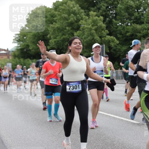 29.06.2025 - hella hamburg halbmarathon Jannik Wohlers http://msf.ph/oto/8148275 29.06.2025 10:49:03 Lombardsbrücke 1525, 1625, 1805, 2067, 2527, 2541, 2668, 2927, 3070, 3183, 3232, 3383, 3943, 4525, 4527, 4589, 4769, 4809, 5106, 5463, 6191, 6989, 7301, 7650, 7936, 8549, 9245, 9261, 10033, 10130, 10333, 10479, 11558, 11631, 12669, 13915, 13942, 14137, 14389, 14390, 14529, 15057, 15412, 16436, 16944, 17085, 17089, 17964, 18470, 18586, 19071, 19247 meine-sportfotos.de