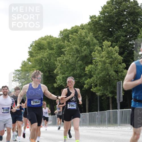 29.06.2025 - hella hamburg halbmarathon Jannik Wohlers http://msf.ph/oto/8148277 29.06.2025 10:12:03 Lombardsbrücke 1610, 1785, 1850, 2661, 2963, 2964, 3182, 3248, 3262, 3746, 4453, 4499, 4554, 5166, 5176, 5597, 5598, 6822, 6871, 6966, 7014, 9254, 9405, 10581, 10685, 11509, 14863, 14868, 15369, 16379, 16473, 18493 meine-sportfotos.de
