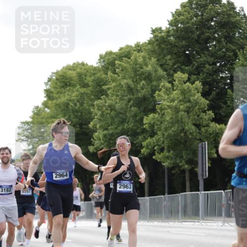 29.06.2025 - hella hamburg halbmarathon Jannik Wohlers http://msf.ph/oto/8148282 29.06.2025 10:12:03 Lombardsbrücke 1610, 1785, 1850, 2661, 2963, 2964, 3182, 3248, 3262, 3746, 4453, 4499, 4554, 5166, 5176, 5597, 5598, 6822, 6871, 6966, 7014, 9254, 9405, 10581, 10685, 11509, 14863, 14868, 15369, 16379, 16473, 18493 meine-sportfotos.de