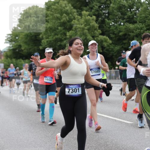 29.06.2025 - hella hamburg halbmarathon Jannik Wohlers http://msf.ph/oto/8148285 29.06.2025 10:49:03 Lombardsbrücke 1525, 1625, 1805, 2067, 2527, 2541, 2668, 2927, 3070, 3183, 3232, 3383, 3943, 4525, 4527, 4589, 4769, 4809, 5106, 5463, 6191, 6989, 7301, 7650, 7936, 8549, 9245, 9261, 10033, 10130, 10333, 10479, 11558, 11631, 12669, 13915, 13942, 14137, 14389, 14390, 14529, 15057, 15412, 16436, 16944, 17085, 17089, 17964, 18470, 18586, 19071, 19247 meine-sportfotos.de