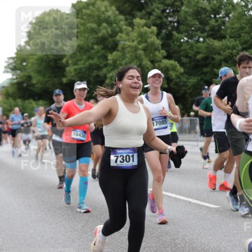 29.06.2025 - hella hamburg halbmarathon Jannik Wohlers http://msf.ph/oto/8148288 29.06.2025 10:49:03 Lombardsbrücke 1525, 1625, 1805, 2067, 2527, 2541, 2668, 2927, 3070, 3183, 3232, 3383, 3943, 4525, 4527, 4589, 4769, 4809, 5106, 5463, 6191, 6989, 7301, 7650, 7936, 8549, 9245, 9261, 10033, 10130, 10333, 10479, 11558, 11631, 12669, 13915, 13942, 14137, 14389, 14390, 14529, 15057, 15412, 16436, 16944, 17085, 17089, 17964, 18470, 18586, 19071, 19247 meine-sportfotos.de