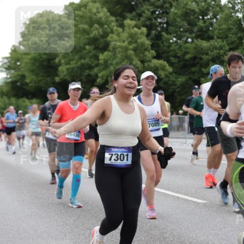 29.06.2025 - hella hamburg halbmarathon Jannik Wohlers http://msf.ph/oto/8148292 29.06.2025 10:49:03 Lombardsbrücke 1525, 1625, 1805, 2067, 2527, 2541, 2668, 2927, 3070, 3183, 3232, 3383, 3943, 4525, 4527, 4589, 4769, 4809, 5106, 5463, 6191, 6989, 7301, 7650, 7936, 8549, 9245, 9261, 10033, 10130, 10333, 10479, 11558, 11631, 12669, 13915, 13942, 14137, 14389, 14390, 14529, 15057, 15412, 16436, 16944, 17085, 17089, 17964, 18470, 18586, 19071, 19247 meine-sportfotos.de