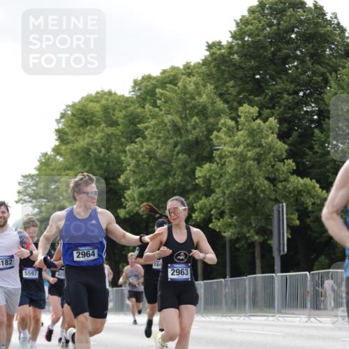 29.06.2025 - hella hamburg halbmarathon Jannik Wohlers http://msf.ph/oto/8148295 29.06.2025 10:12:03 Lombardsbrücke 1610, 1785, 1850, 2661, 2963, 2964, 3182, 3248, 3262, 3746, 4453, 4499, 4554, 5166, 5176, 5597, 5598, 6822, 6871, 6966, 7014, 9254, 9405, 10581, 10685, 11509, 14863, 14868, 15369, 16379, 16473, 18493 meine-sportfotos.de