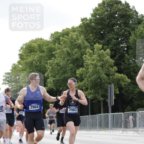 29.06.2025 - hella hamburg halbmarathon Jannik Wohlers http://msf.ph/oto/8148304 29.06.2025 10:12:04 Lombardsbrücke 1610, 1785, 1850, 2963, 2964, 3182, 3248, 3262, 3746, 4453, 4499, 4554, 5166, 5176, 5597, 5598, 6822, 6871, 6966, 7014, 8971, 9254, 9405, 10581, 10685, 13816, 14540, 14863, 14868, 15369, 16473, 18493 meine-sportfotos.de