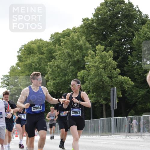 29.06.2025 - hella hamburg halbmarathon Jannik Wohlers http://msf.ph/oto/8148309 29.06.2025 10:12:04 Lombardsbrücke 1610, 1785, 1850, 2963, 2964, 3182, 3248, 3262, 3746, 4453, 4499, 4554, 5166, 5176, 5597, 5598, 6822, 6871, 6966, 7014, 8971, 9254, 9405, 10581, 10685, 13816, 14540, 14863, 14868, 15369, 16473, 18493 meine-sportfotos.de