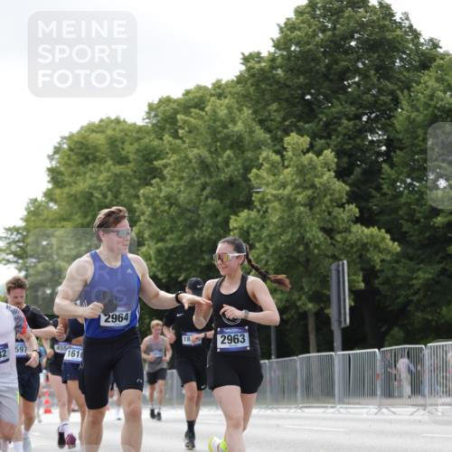 29.06.2025 - hella hamburg halbmarathon Jannik Wohlers http://msf.ph/oto/8148314 29.06.2025 10:12:04 Lombardsbrücke 1610, 1785, 1850, 2963, 2964, 3182, 3248, 3262, 3746, 4453, 4499, 4554, 5166, 5176, 5597, 5598, 6822, 6871, 6966, 7014, 8971, 9254, 9405, 10581, 10685, 13816, 14540, 14863, 14868, 15369, 16473, 18493 meine-sportfotos.de