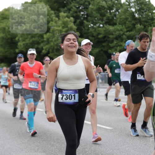 29.06.2025 - hella hamburg halbmarathon Jannik Wohlers http://msf.ph/oto/8148317 29.06.2025 10:49:04 Lombardsbrücke 1525, 1625, 1805, 2067, 2527, 2668, 3183, 3232, 3383, 3943, 4525, 4527, 4589, 4769, 4809, 5106, 5463, 6191, 6989, 7301, 7305, 7339, 7650, 8549, 9261, 10130, 10333, 10479, 11558, 11631, 12388, 12669, 13915, 13942, 14137, 14389, 14390, 14529, 15057, 15412, 16436, 16944, 17085, 17089, 17964, 18470, 18586, 19071, 19247 meine-sportfotos.de