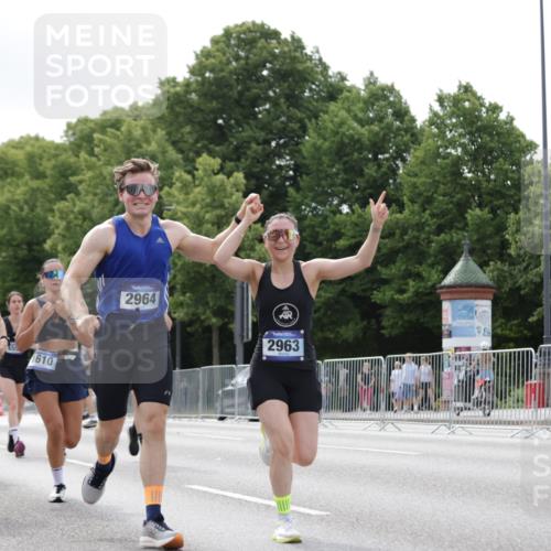 29.06.2025 - hella hamburg halbmarathon Jannik Wohlers http://msf.ph/oto/8148318 29.06.2025 10:12:04 Lombardsbrücke 1610, 1785, 1850, 2963, 2964, 3182, 3248, 3262, 3746, 4453, 4499, 4554, 5166, 5176, 5597, 5598, 6822, 6871, 6966, 7014, 8971, 9254, 9405, 10581, 10685, 13816, 14540, 14863, 14868, 15369, 16473, 18493 meine-sportfotos.de