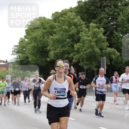 29.06.2025 - hella hamburg halbmarathon Jannik Wohlers http://msf.ph/oto/8148328 29.06.2025 10:49:12 Lombardsbrücke 1040, 1041, 1625, 1805, 1888, 2466, 2668, 2862, 2997, 3183, 3383, 3943, 4769, 5076, 5552, 5694, 6191, 6694, 7305, 7339, 7650, 7679, 9162, 9261, 10704, 11558, 11631, 12388, 13764, 13915, 13942, 14137, 14184, 14389, 14390, 14529, 15063, 15412, 15582, 16097, 16265, 16436, 16512, 16944, 16953, 17085, 17089, 17196, 18086, 18404, 18586, 18684, 19071, 19247 meine-sportfotos.de