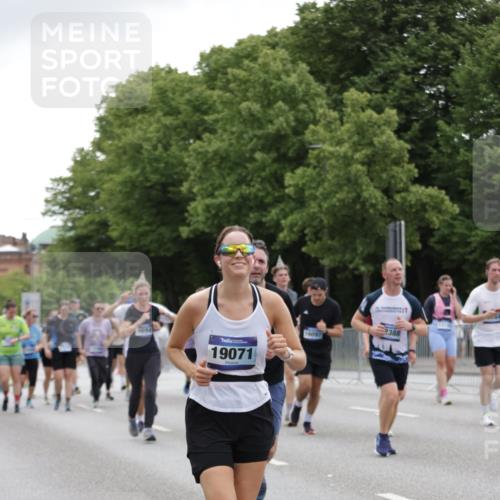 29.06.2025 - hella hamburg halbmarathon Jannik Wohlers http://msf.ph/oto/8148334 29.06.2025 10:49:12 Lombardsbrücke 1040, 1041, 1625, 1805, 1888, 2466, 2668, 2862, 2997, 3183, 3383, 3943, 4769, 5076, 5552, 5694, 6191, 6694, 7305, 7339, 7650, 7679, 9162, 9261, 10704, 11558, 11631, 12388, 13764, 13915, 13942, 14137, 14184, 14389, 14390, 14529, 15063, 15412, 15582, 16097, 16265, 16436, 16512, 16944, 16953, 17085, 17089, 17196, 18086, 18404, 18586, 18684, 19071, 19247 meine-sportfotos.de