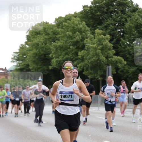 29.06.2025 - hella hamburg halbmarathon Jannik Wohlers http://msf.ph/oto/8148343 29.06.2025 10:49:12 Lombardsbrücke 1040, 1041, 1625, 1805, 1888, 2466, 2668, 2862, 2997, 3183, 3383, 3943, 4769, 5076, 5552, 5694, 6191, 6694, 7305, 7339, 7650, 7679, 9162, 9261, 10704, 11558, 11631, 12388, 13764, 13915, 13942, 14137, 14184, 14389, 14390, 14529, 15063, 15412, 15582, 16097, 16265, 16436, 16512, 16944, 16953, 17085, 17089, 17196, 18086, 18404, 18586, 18684, 19071, 19247 meine-sportfotos.de