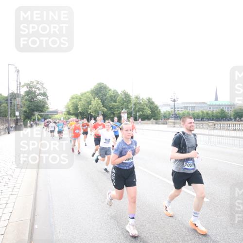 29.06.2025 - hella hamburg halbmarathon Jannik Wohlers http://msf.ph/oto/8148347 29.06.2025 10:17:33 Lombardsbrücke 1159, 1160, 1268, 1325, 1622, 1641, 2094, 2147, 2931, 3138, 3977, 5004, 5290, 5611, 5733, 7094, 7641, 7649, 7838, 7882, 7883, 8128, 8248, 8607, 8799, 9400, 9539, 9717, 9734, 9798, 9964, 10174, 10332, 10509, 10831, 11156, 11275, 11352, 11450, 11656, 11916, 12401, 12553, 12598, 12752, 13681, 13843, 14013, 14420, 14496, 14701, 14738, 14795, 14825, 14831, 15182, 15203, 15322, 15614, 16038, 16576, 16644, 16707, 16792, 17270, 17616 meine-sportfotos.de