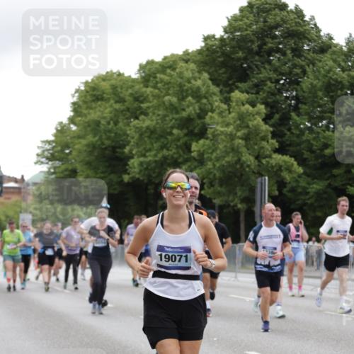 29.06.2025 - hella hamburg halbmarathon Jannik Wohlers http://msf.ph/oto/8148352 29.06.2025 10:49:12 Lombardsbrücke 1040, 1041, 1625, 1805, 1888, 2466, 2668, 2862, 2997, 3183, 3383, 3943, 4769, 5076, 5552, 5694, 6191, 6694, 7305, 7339, 7650, 7679, 9162, 9261, 10704, 11558, 11631, 12388, 13764, 13915, 13942, 14137, 14184, 14389, 14390, 14529, 15063, 15412, 15582, 16097, 16265, 16436, 16512, 16944, 16953, 17085, 17089, 17196, 18086, 18404, 18586, 18684, 19071, 19247 meine-sportfotos.de