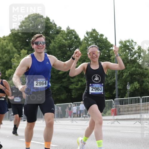 29.06.2025 - hella hamburg halbmarathon Jannik Wohlers http://msf.ph/oto/8148361 29.06.2025 10:12:05 Lombardsbrücke 1249, 1610, 1785, 1850, 2963, 2964, 3182, 3248, 3262, 3746, 4453, 4499, 4554, 5166, 5176, 5597, 5598, 6822, 6871, 6966, 7014, 8971, 9254, 9405, 10581, 10685, 13566, 13816, 14540, 14863, 14868, 15369, 16473, 18178, 18493 meine-sportfotos.de