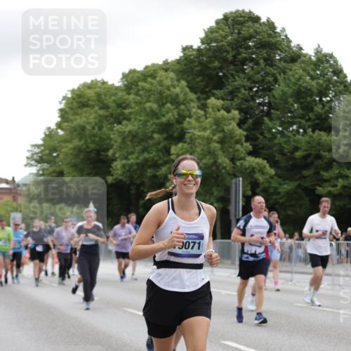 29.06.2025 - hella hamburg halbmarathon Jannik Wohlers http://msf.ph/oto/8148373 29.06.2025 10:49:12 Lombardsbrücke 1040, 1041, 1625, 1805, 1888, 2466, 2668, 2862, 2997, 3183, 3383, 3943, 4769, 5076, 5552, 5694, 6191, 6694, 7305, 7339, 7650, 7679, 9162, 9261, 10704, 11558, 11631, 12388, 13764, 13915, 13942, 14137, 14184, 14389, 14390, 14529, 15063, 15412, 15582, 16097, 16265, 16436, 16512, 16944, 16953, 17085, 17089, 17196, 18086, 18404, 18586, 18684, 19071, 19247 meine-sportfotos.de