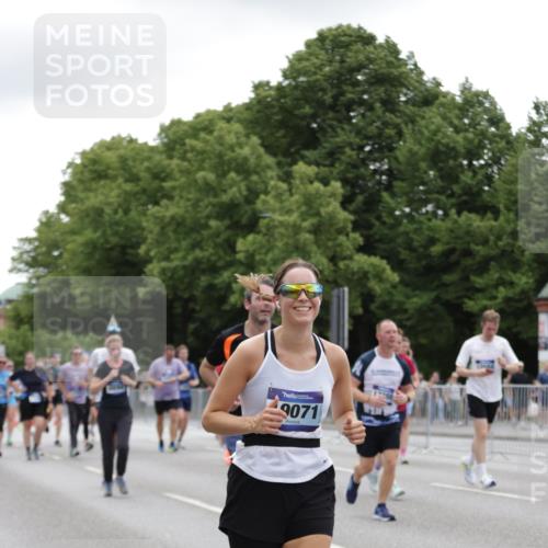 29.06.2025 - hella hamburg halbmarathon Jannik Wohlers http://msf.ph/oto/8148383 29.06.2025 10:49:13 Lombardsbrücke 1040, 1041, 1625, 1805, 1888, 2466, 2668, 2862, 2997, 3183, 3383, 3943, 4769, 5076, 5552, 5694, 6191, 6694, 7305, 7339, 7650, 7679, 9162, 9261, 10403, 10704, 11558, 11631, 12388, 13764, 13915, 13942, 14137, 14184, 14214, 14389, 14390, 14529, 15063, 15412, 15582, 16097, 16265, 16512, 16944, 16953, 17196, 18086, 18404, 18586, 18684, 19071, 19247 meine-sportfotos.de