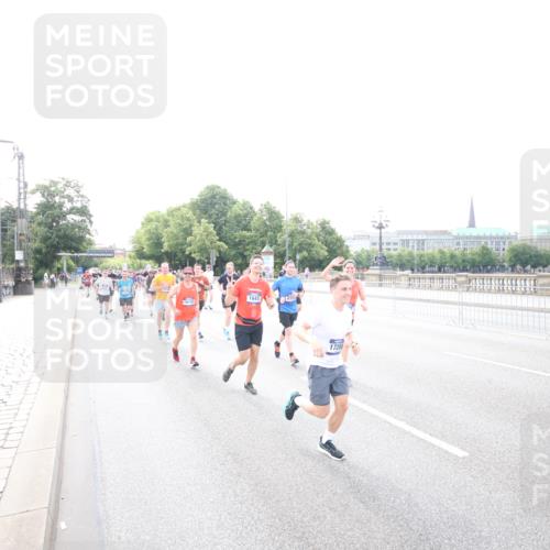 29.06.2025 - hella hamburg halbmarathon Jannik Wohlers http://msf.ph/oto/8148392 29.06.2025 10:17:34 Lombardsbrücke 1159, 1160, 1268, 1325, 1622, 1641, 2147, 2931, 3138, 3977, 5004, 5290, 5611, 5733, 7094, 7641, 7649, 7838, 7882, 7883, 8128, 8248, 8607, 8799, 9400, 9539, 9717, 9734, 9798, 9964, 10174, 10332, 10509, 10831, 10946, 11156, 11275, 11352, 11450, 11656, 11916, 11949, 12274, 12401, 12553, 12598, 12752, 13681, 13843, 14013, 14420, 14496, 14701, 14738, 14795, 14825, 14831, 15182, 15183, 15203, 15322, 15614, 16038, 16576, 16644, 16707, 16792, 17270, 17616 meine-sportfotos.de