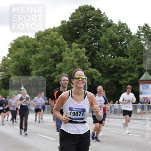 29.06.2025 - hella hamburg halbmarathon Jannik Wohlers http://msf.ph/oto/8148393 29.06.2025 10:49:13 Lombardsbrücke 1040, 1041, 1625, 1805, 1888, 2466, 2668, 2862, 2997, 3183, 3383, 3943, 4769, 5076, 5552, 5694, 6191, 6694, 7305, 7339, 7650, 7679, 9162, 9261, 10403, 10704, 11558, 11631, 12388, 13764, 13915, 13942, 14137, 14184, 14214, 14389, 14390, 14529, 15063, 15412, 15582, 16097, 16265, 16512, 16944, 16953, 17196, 18086, 18404, 18586, 18684, 19071, 19247 meine-sportfotos.de
