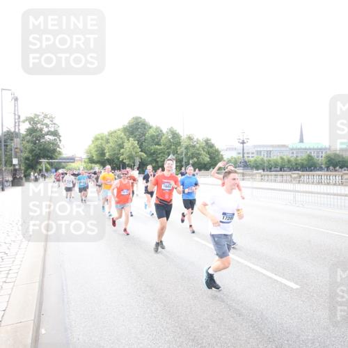 29.06.2025 - hella hamburg halbmarathon Jannik Wohlers http://msf.ph/oto/8148398 29.06.2025 10:17:34 Lombardsbrücke 1159, 1160, 1268, 1325, 1622, 1641, 2147, 2931, 3138, 3977, 5004, 5290, 5611, 5733, 7094, 7641, 7649, 7838, 7882, 7883, 8128, 8248, 8607, 8799, 9400, 9539, 9717, 9734, 9798, 9964, 10174, 10332, 10509, 10831, 10946, 11156, 11275, 11352, 11450, 11656, 11916, 11949, 12274, 12401, 12553, 12598, 12752, 13681, 13843, 14013, 14420, 14496, 14701, 14738, 14795, 14825, 14831, 15182, 15183, 15203, 15322, 15614, 16038, 16576, 16644, 16707, 16792, 17270, 17616 meine-sportfotos.de